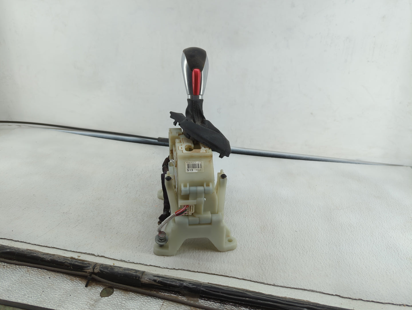 2019 Hyundai Veloster Floor Console Assembly Shifter - Oemusedautoparts1.com