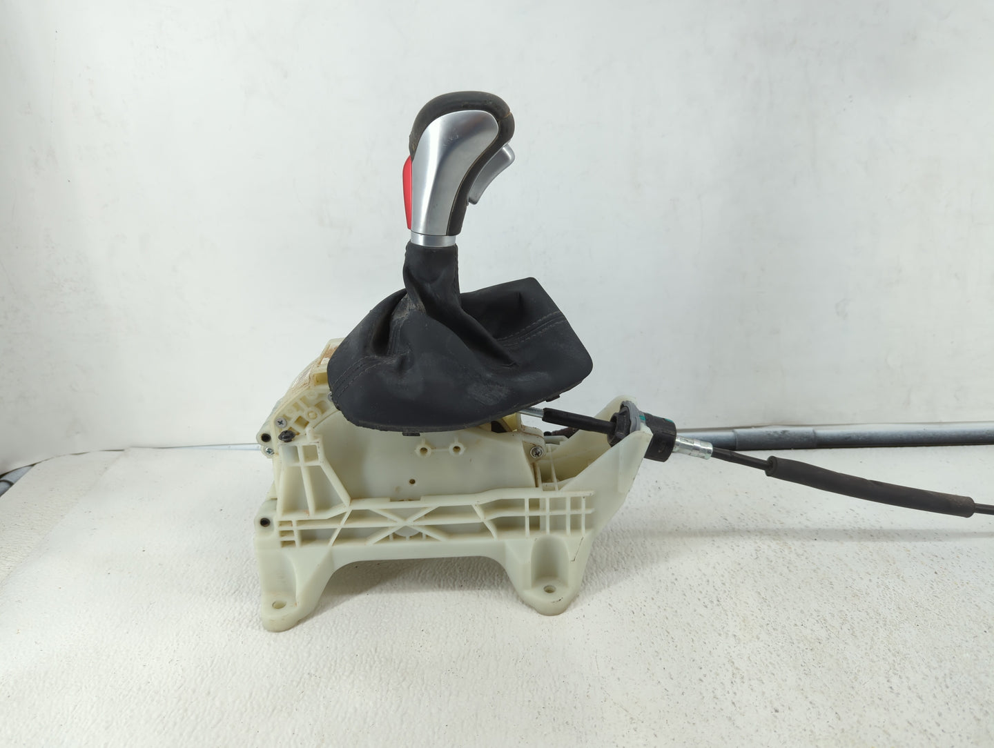 2019 Hyundai Veloster Floor Console Assembly Shifter - Oemusedautoparts1.com