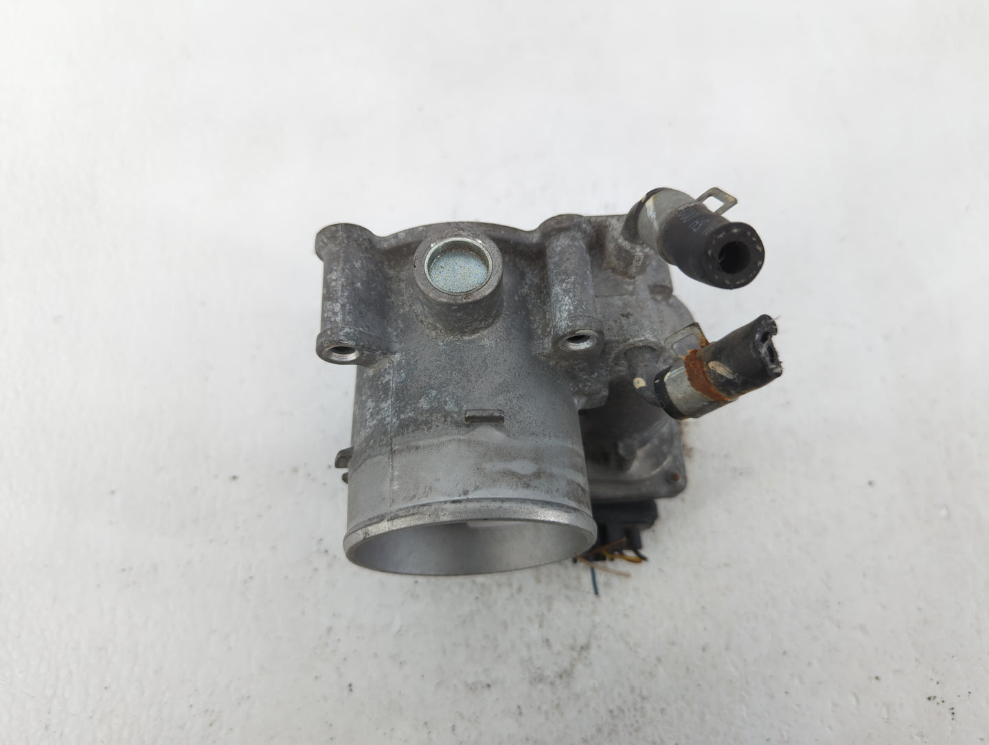 2019-2020 Hyundai Veloster Throttle Body P/N:35100-2E400 35100-2E000 Fits Fits 2012 2013 2014 2015 2016 2018 2019 2020 2021 