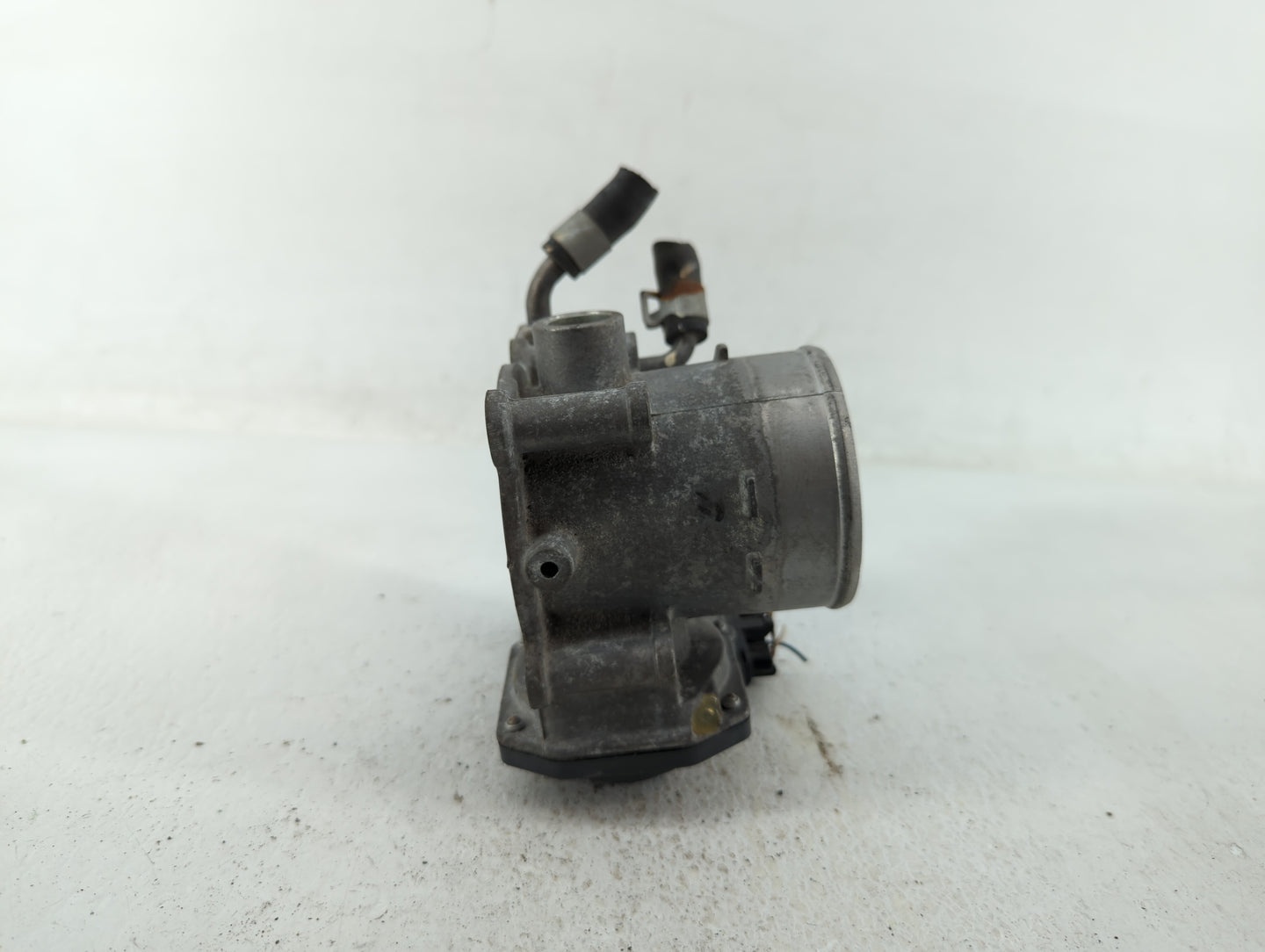 2019-2020 Hyundai Veloster Throttle Body P/N:35100-2E400 35100-2E000 Fits Fits 2012 2013 2014 2015 2016 2018 2019 2020 2021 