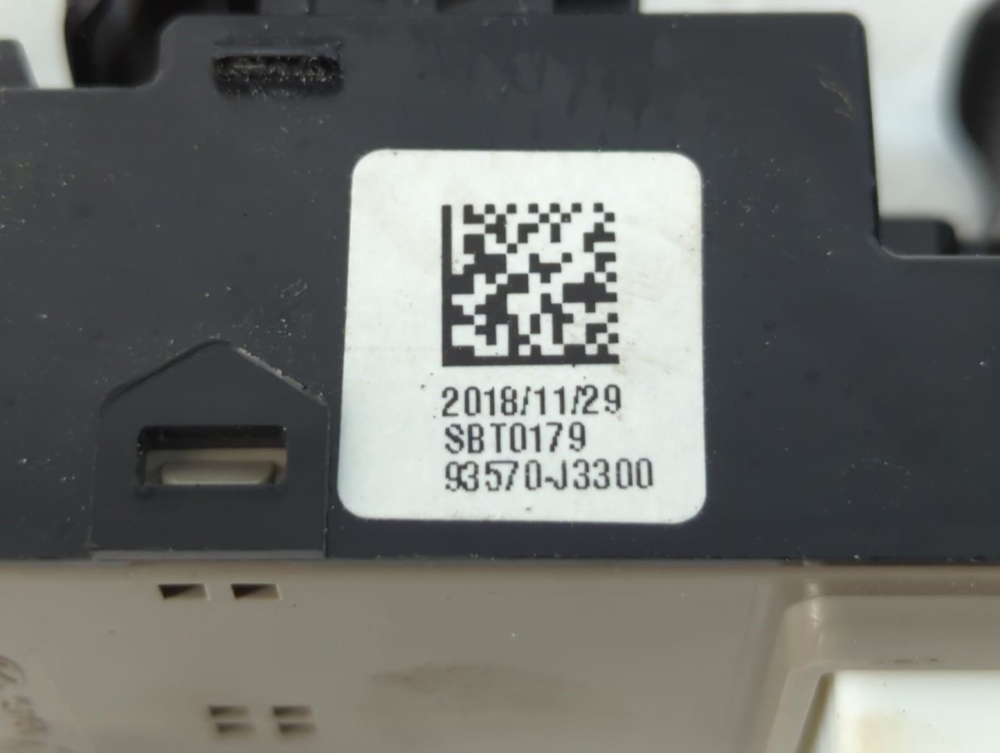 2019-2020 Hyundai Veloster Master Power Window Switch Replacement Driver Side Left P/N:93570-J3300 Fits Fits 2019 2020 OEM U