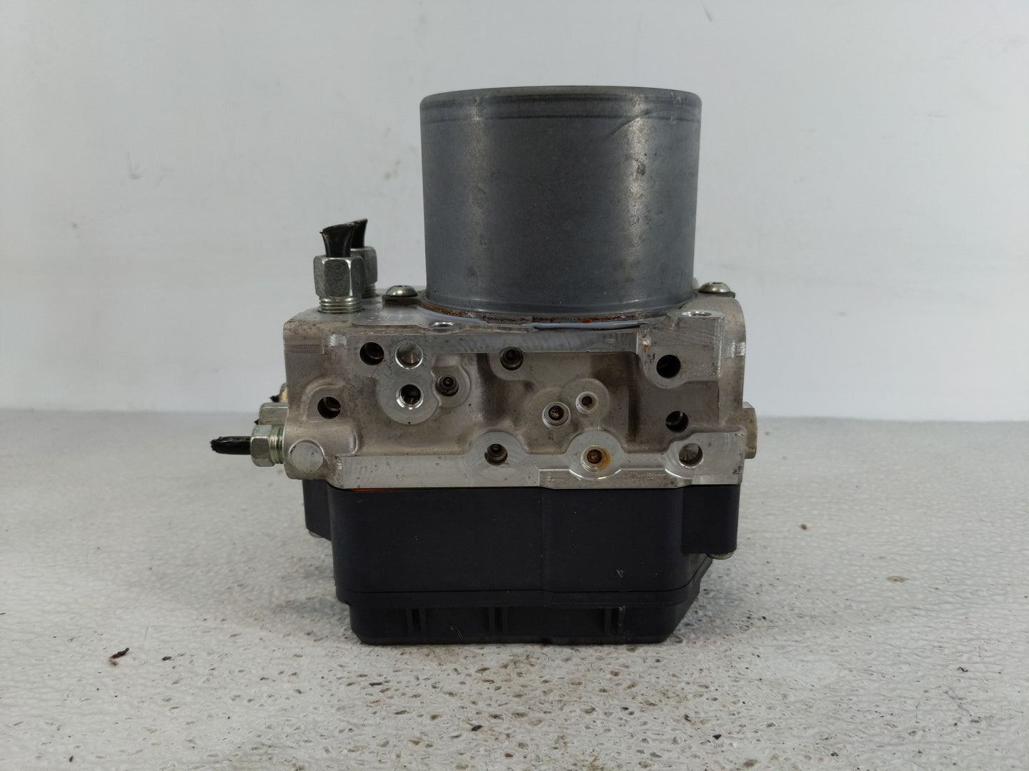 2018-2019 Infiniti Q50 ABS Pump Control Module Replacement P/N:133230-7072 47660 4GV1A Fits Fits 2018 2019 OEM Used Auto Par