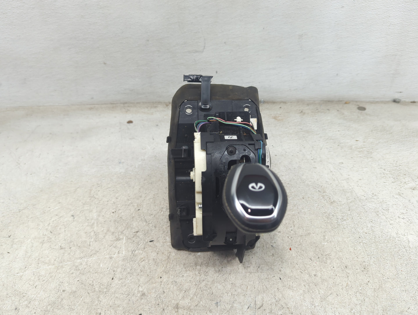2019 Infiniti Q50 Floor Console Assembly Shifter - Oemusedautoparts1.com