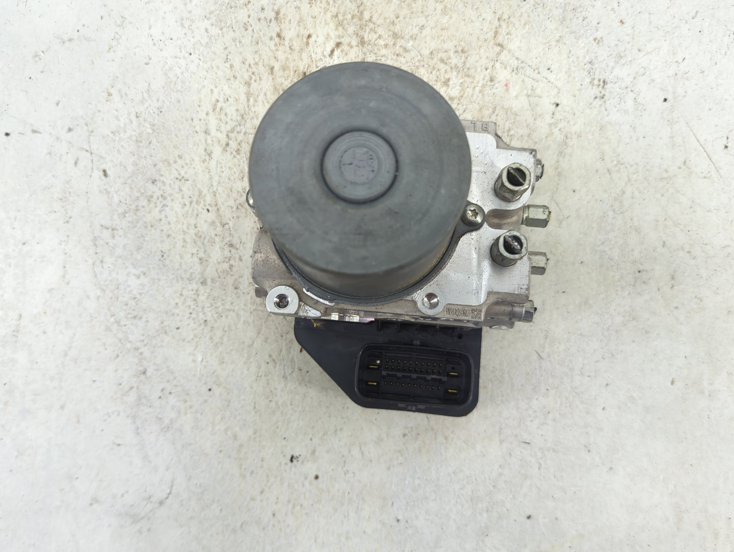 2018 Infiniti Q50 ABS Pump Control Module Replacement P/N:47660 4GV1A 172820-7072 Fits OEM Used Auto Parts - Oemusedautopart