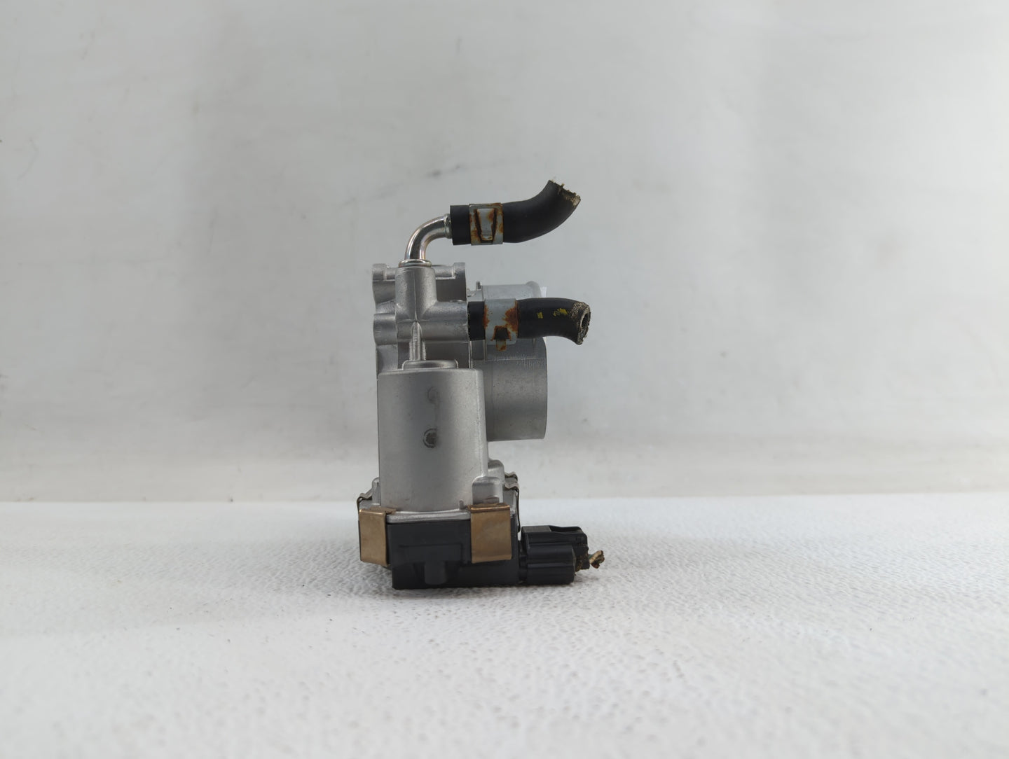 2016-2018 Infiniti Q50 Throttle Body P/N:RME60-52 Fits Fits 2016 2017 2018 OEM Used Auto Parts - Oemusedautoparts1.com