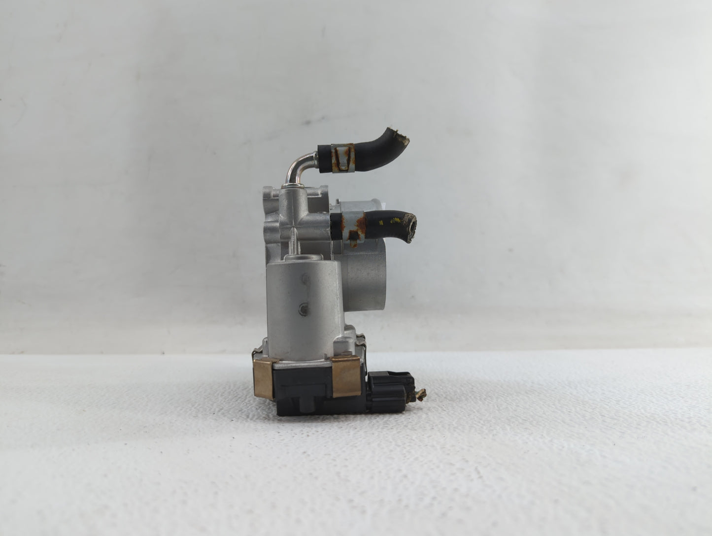 2016-2018 Infiniti Q50 Throttle Body P/N:RME60-52 Fits Fits 2016 2017 2018 OEM Used Auto Parts - Oemusedautoparts1.com