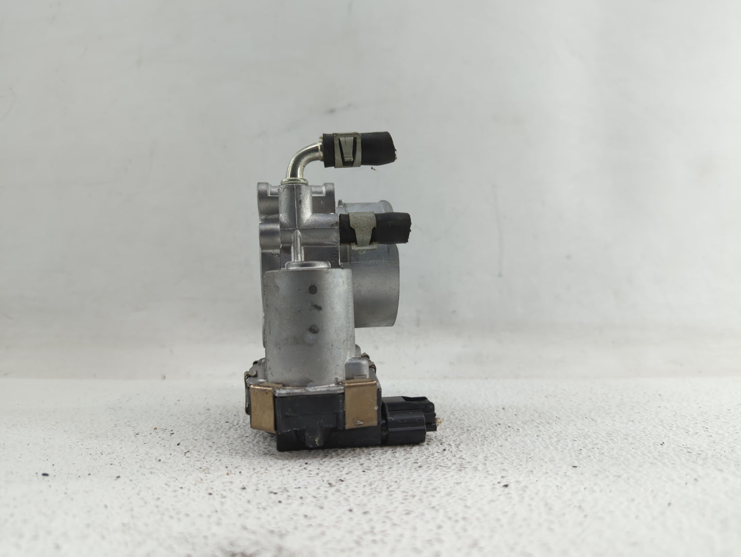 2016-2018 Infiniti Q50 Throttle Body P/N:RME60-52 Fits Fits 2016 2017 2018 OEM Used Auto Parts - Oemusedautoparts1.com