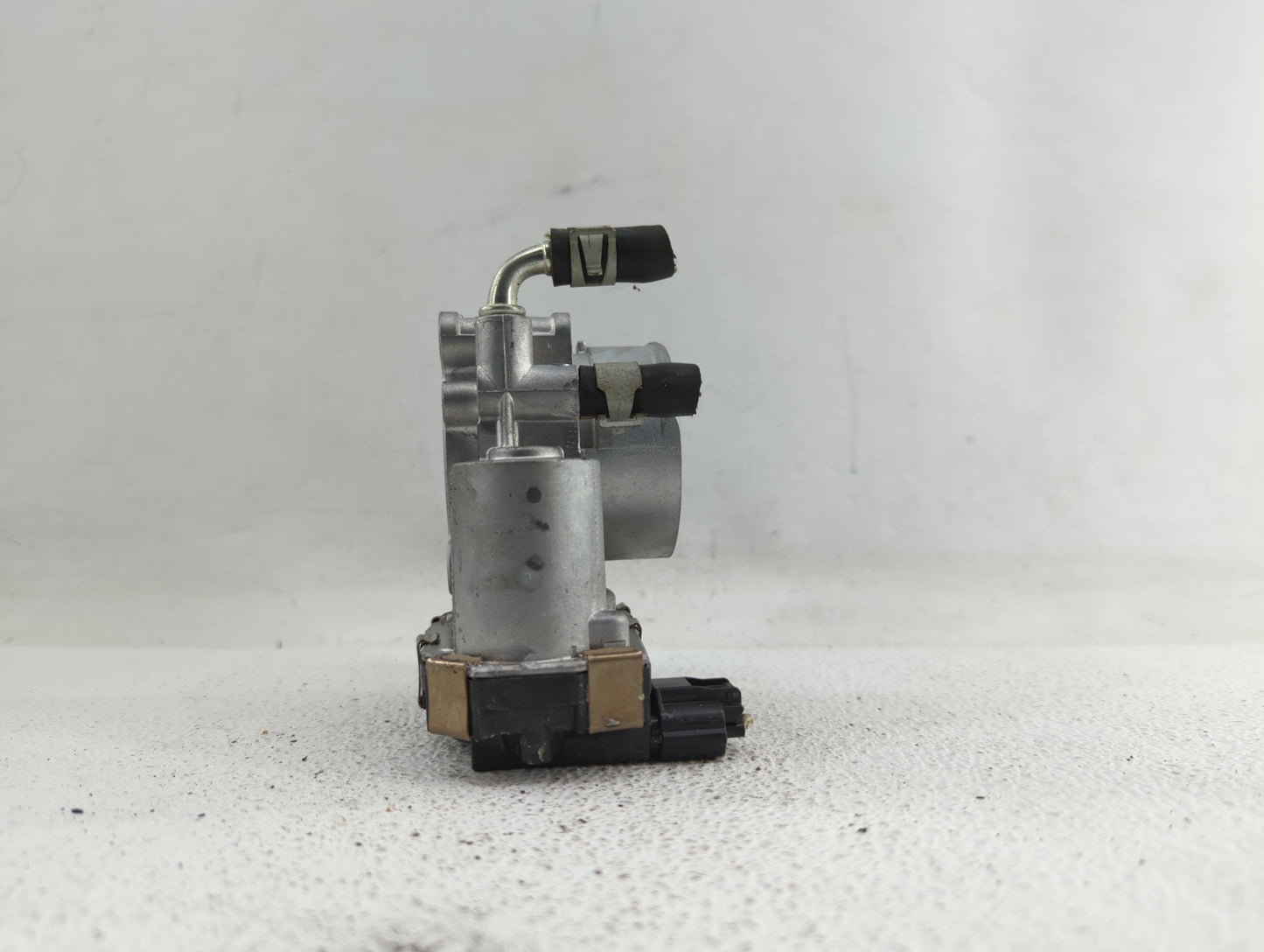 2016-2018 Infiniti Q50 Throttle Body P/N:RME60-52 Fits Fits 2016 2017 2018 OEM Used Auto Parts - Oemusedautoparts1.com