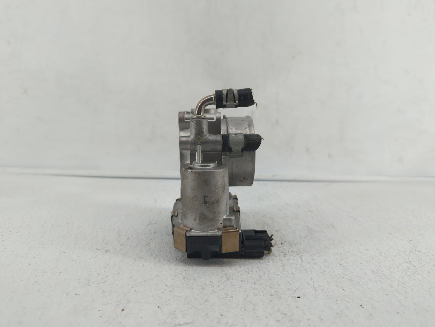 2016-2018 Infiniti Q50 Throttle Body P/N:RME60-52 Fits Fits 2016 2017 2018 OEM Used Auto Parts - Oemusedautoparts1.com