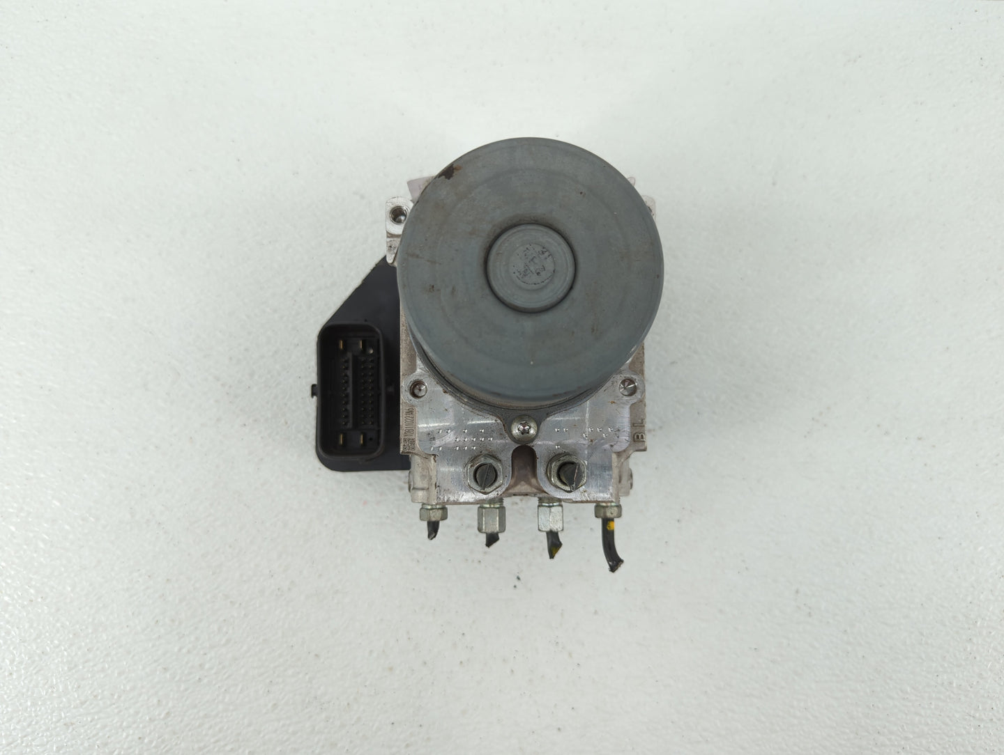 2018 Infiniti Q50 ABS Pump Control Module Replacement P/N:47660 4GY0A Fits OEM Used Auto Parts - Oemusedautoparts1.com