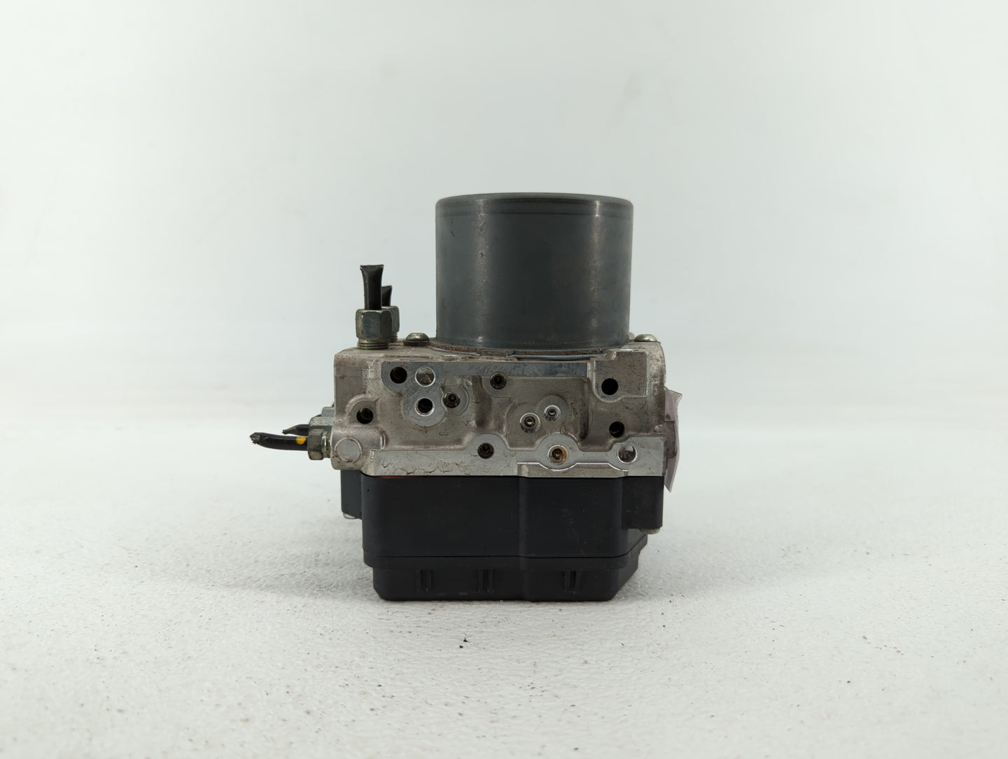 2018 Infiniti Q50 ABS Pump Control Module Replacement P/N:47660 4GY0A Fits OEM Used Auto Parts - Oemusedautoparts1.com