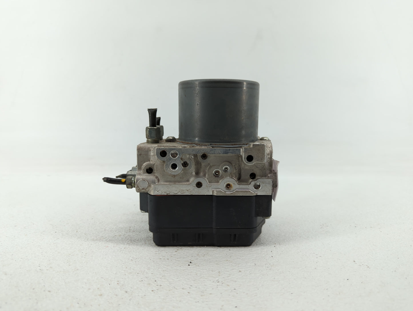 2018 Infiniti Q50 ABS Pump Control Module Replacement P/N:47660 4GY0A Fits OEM Used Auto Parts - Oemusedautoparts1.com