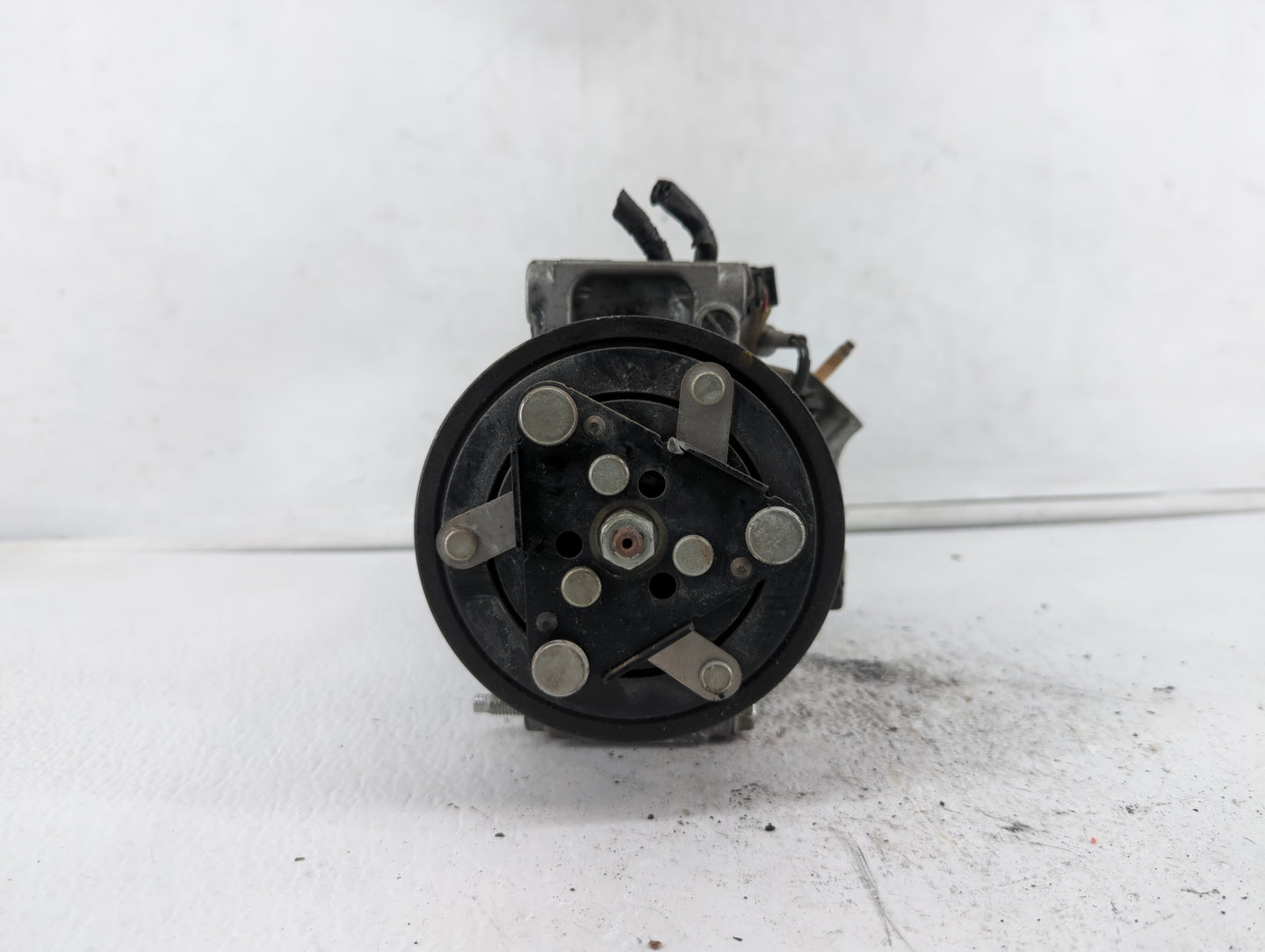 2016-2018 Infiniti Q50 Air Conditioning A/c Ac Compressor Oem - Oemusedautoparts1.com