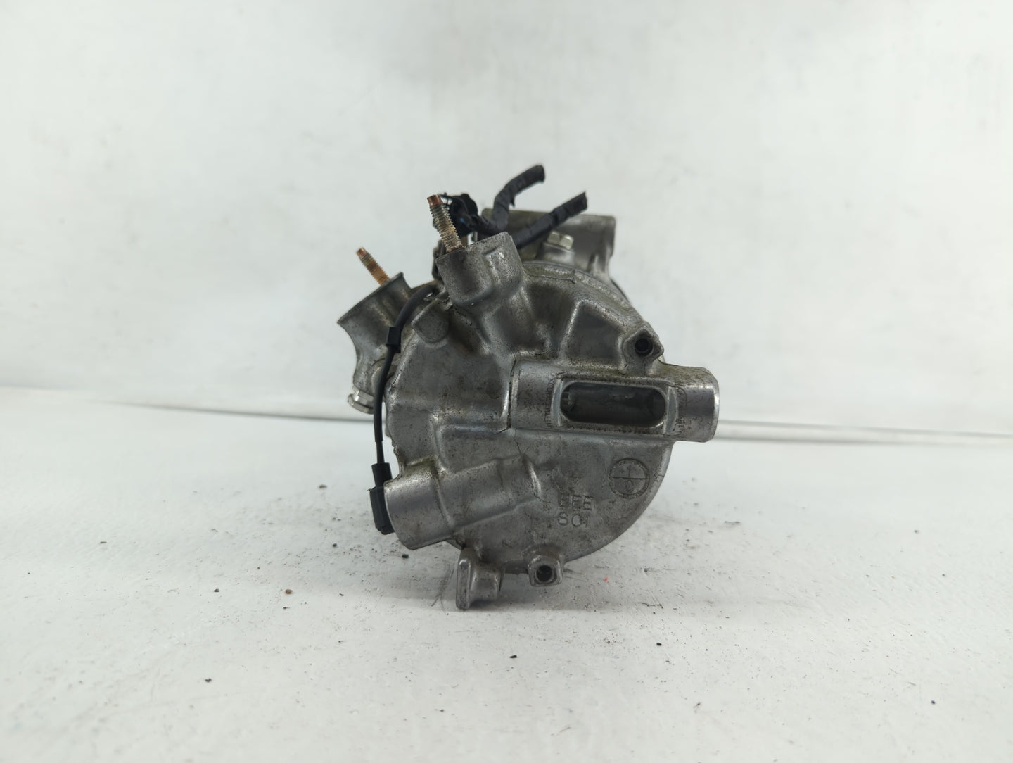 2016-2018 Infiniti Q50 Air Conditioning A/c Ac Compressor Oem - Oemusedautoparts1.com