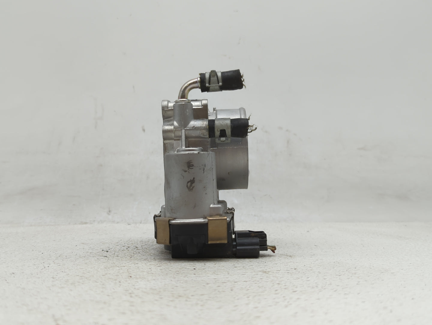 2016-2018 Infiniti Q50 Throttle Body P/N:RME60-52 Fits Fits 2016 2017 2018 OEM Used Auto Parts - Oemusedautoparts1.com