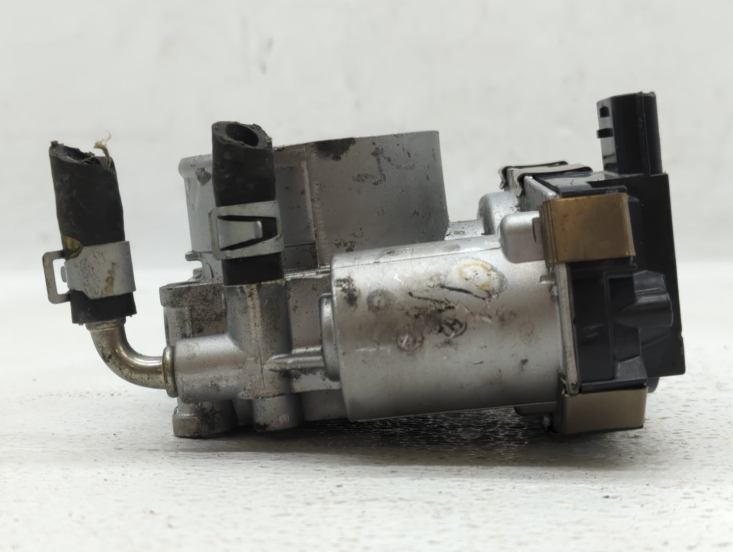2016-2020 Infiniti Q50 Throttle Body P/N:RME60-52 Fits Fits 2016 2017 2018 2019 2020 OEM Used Auto Parts - Oemusedautoparts1