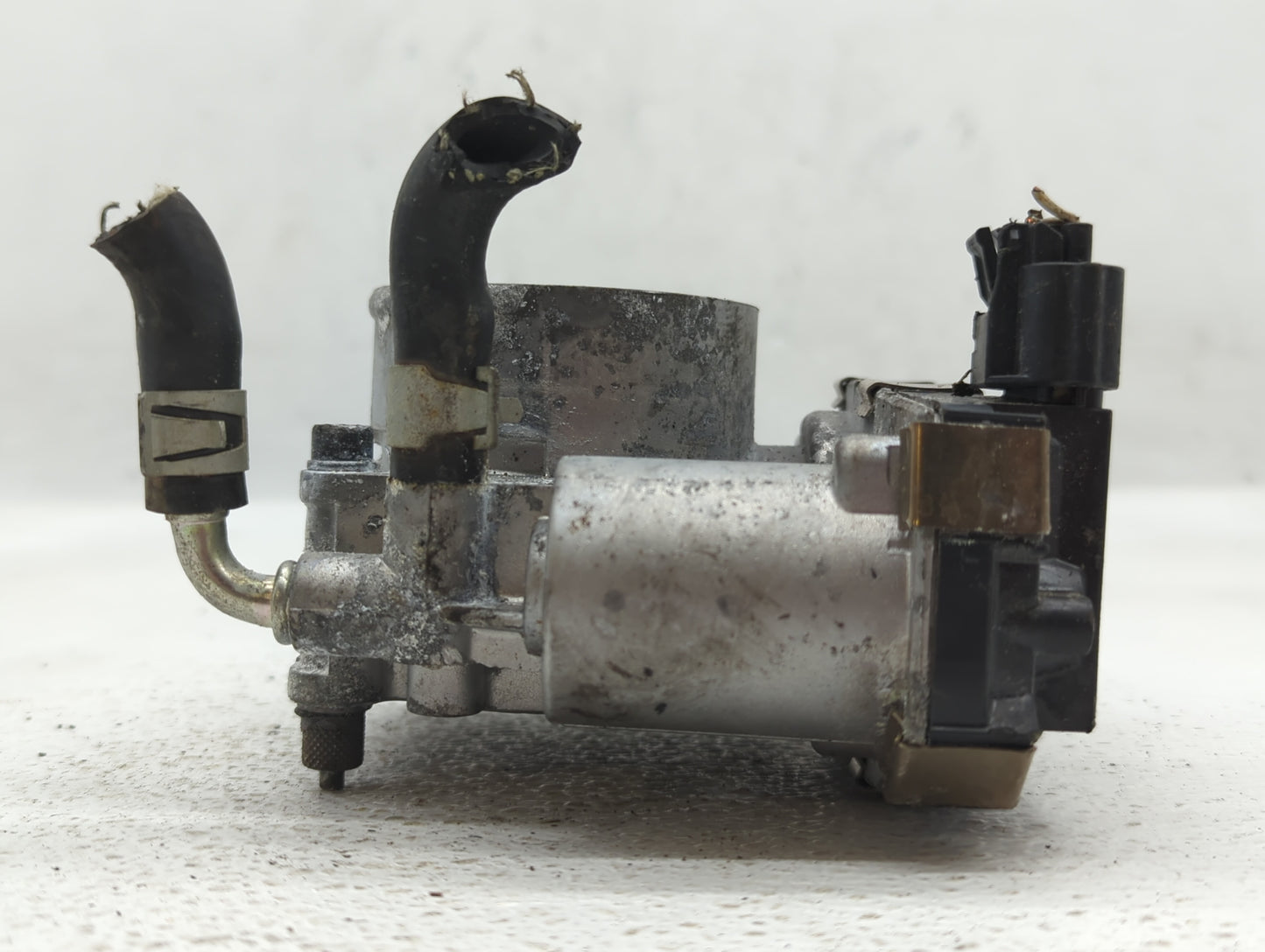 2016-2020 Infiniti Q50 Throttle Body P/N:RME60-52 Fits Fits 2016 2017 2018 2019 2020 OEM Used Auto Parts - Oemusedautoparts1