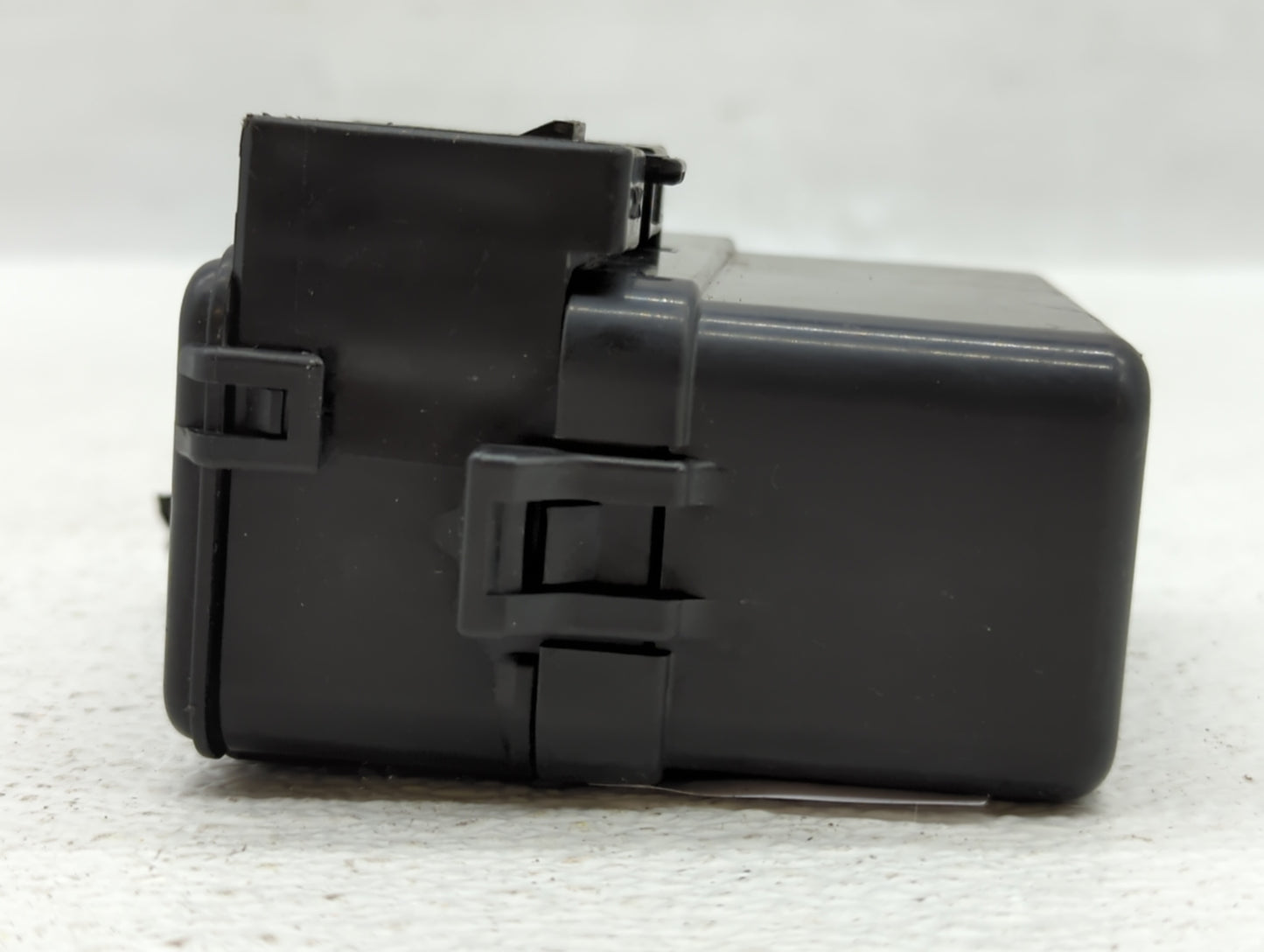 2019-2019 Infiniti Q50 Chassis Control Module Ccm Bcm Body Control - Oemusedautoparts1.com
