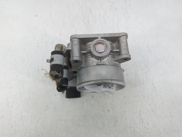 2016-2020 Infiniti Q50 Throttle Body P/N:RME60-52 Fits Fits 2016 2017 2018 2019 2020 OEM Used Auto Parts
