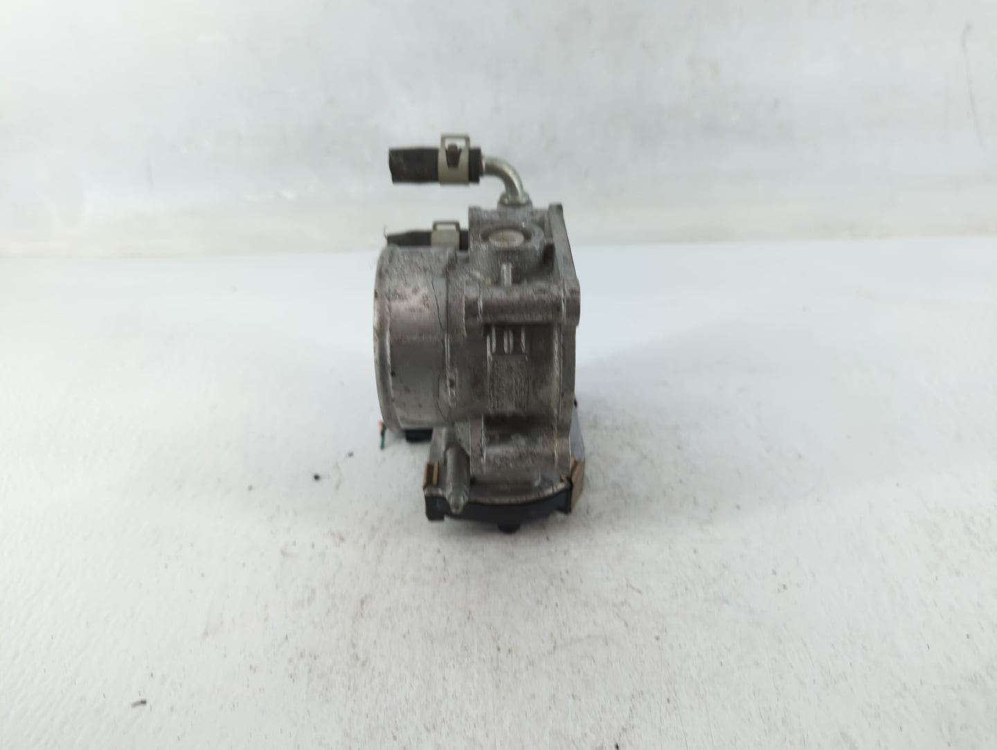 2016-2020 Infiniti Q50 Throttle Body P/N:RME60-52 Fits Fits 2016 2017 2018 2019 2020 OEM Used Auto Parts - Oemusedautoparts1
