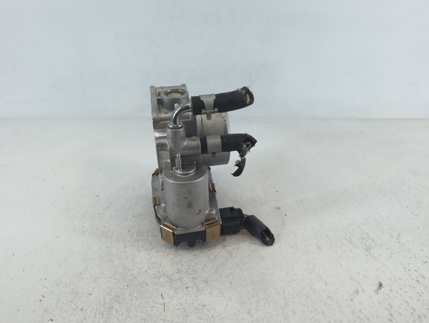 2016-2020 Infiniti Q50 Throttle Body P/N:REM60-52 8517 Fits Fits 2016 2017 2018 2019 2020 OEM Used Auto Parts - Oemusedautop