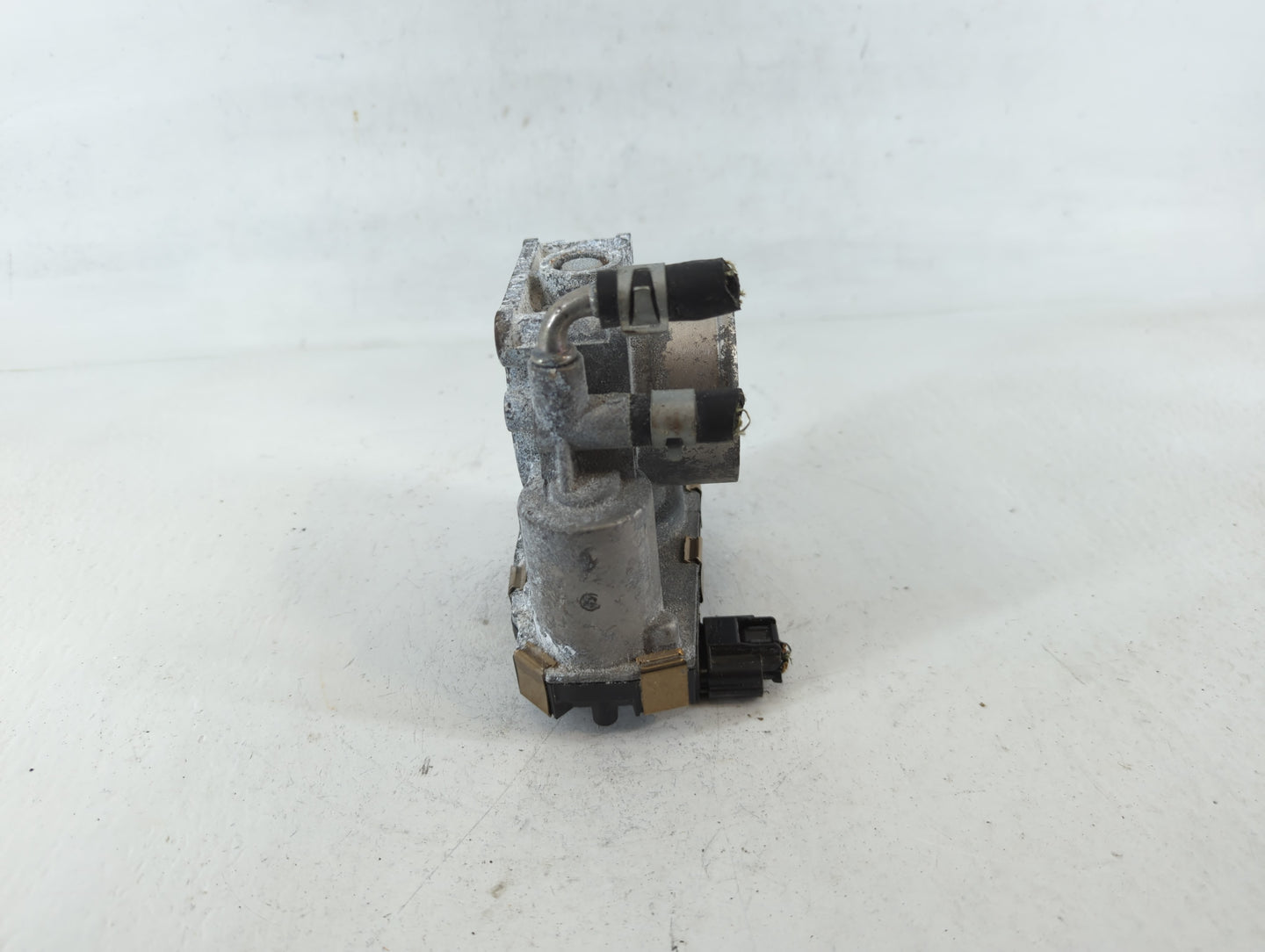 2016-2020 Infiniti Q50 Throttle Body Fits Fits 2016 2017 2018 2019 2020 OEM Used Auto Parts - Oemusedautoparts1.com
