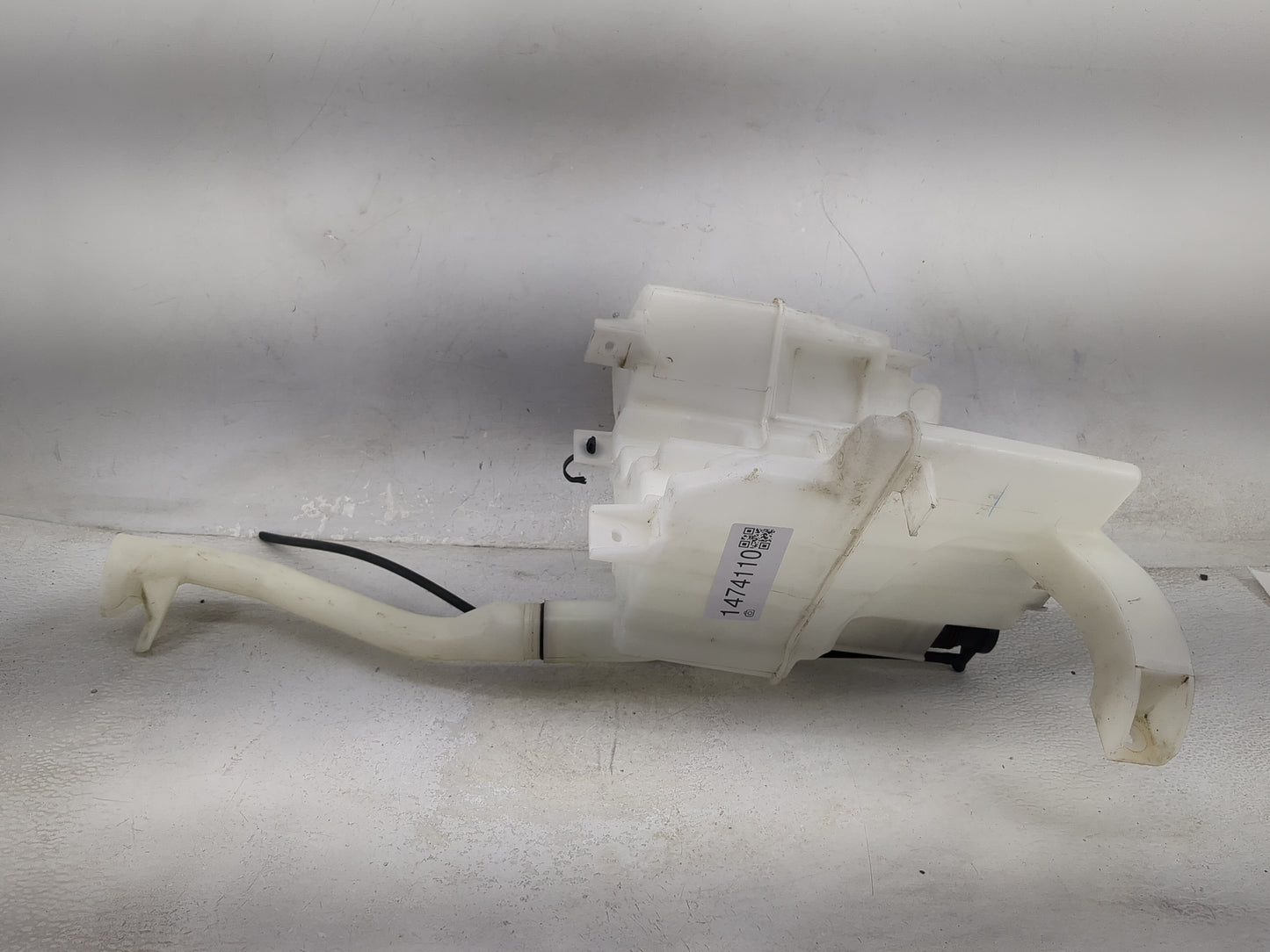 2017-2020 Infiniti Q60 Windshield Washer Fluid Reservoir Bottle Oem - Oemusedautoparts1.com