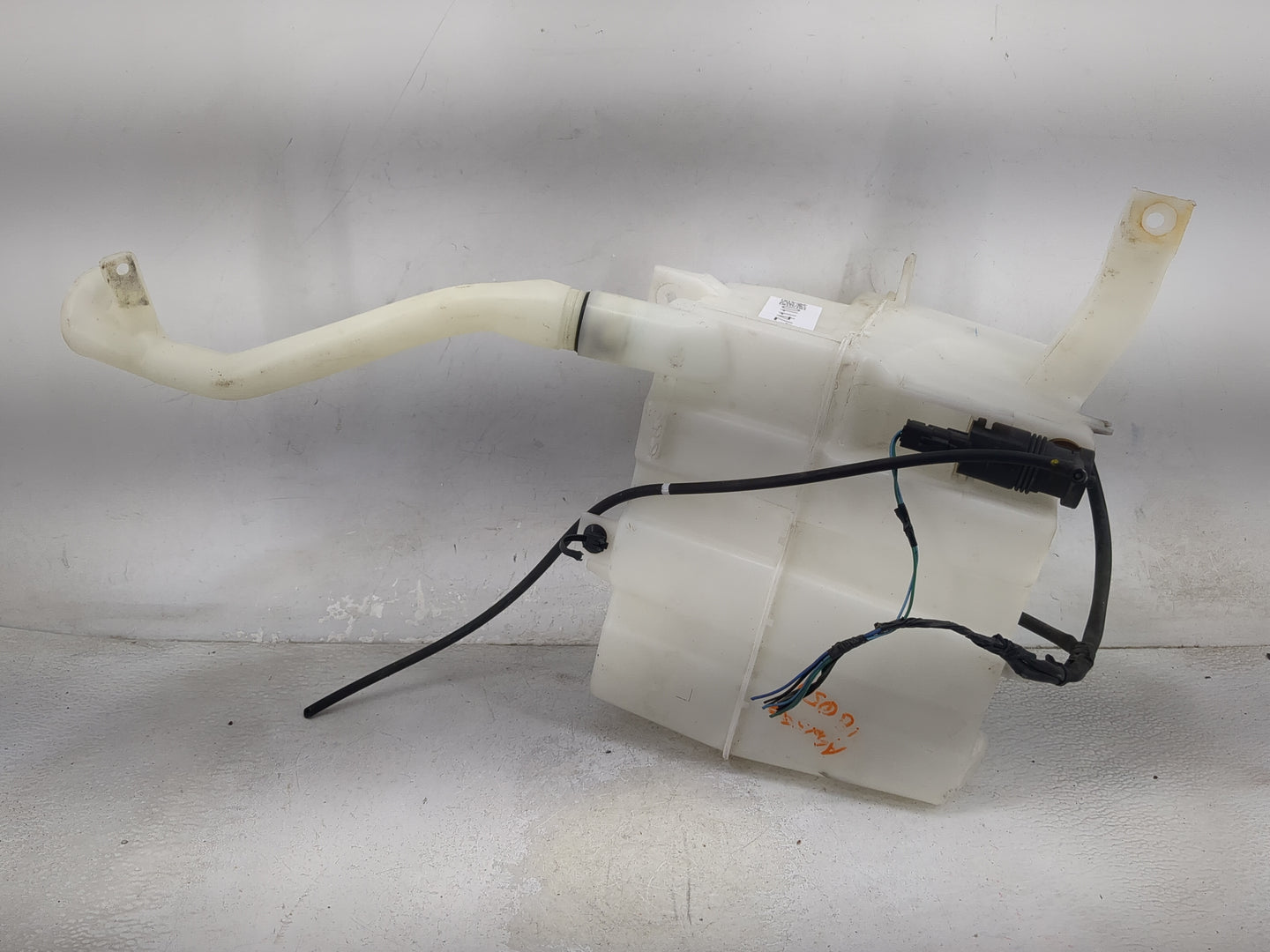 2017-2020 Infiniti Q60 Windshield Washer Fluid Reservoir Bottle Oem - Oemusedautoparts1.com
