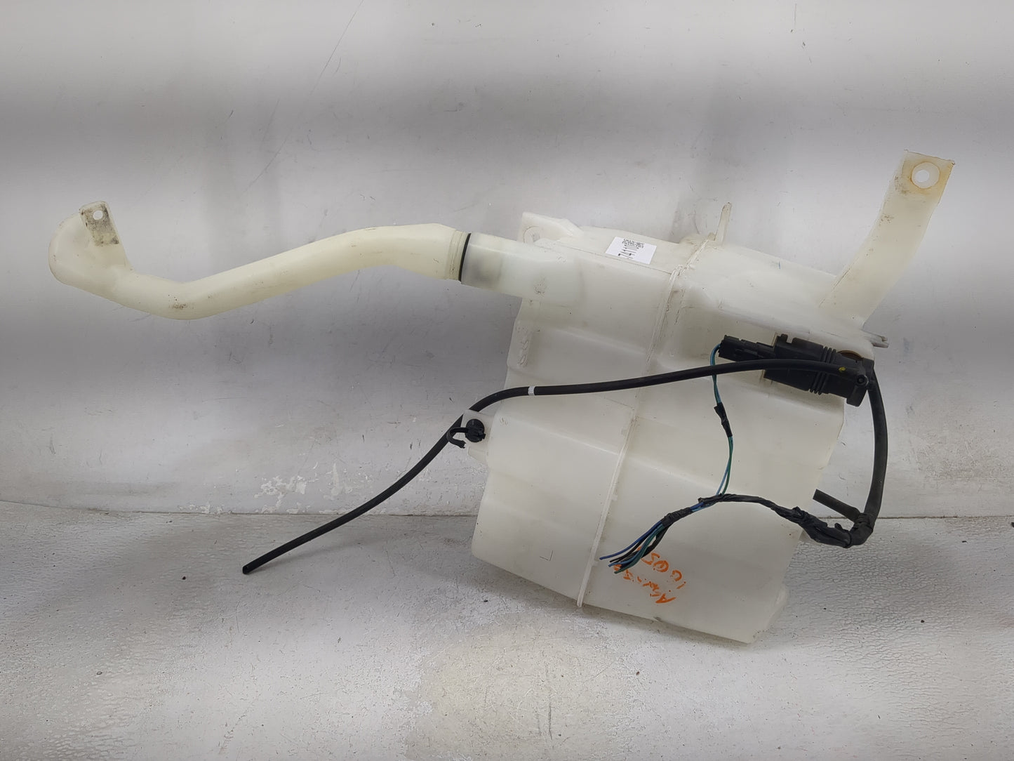 2017-2020 Infiniti Q60 Windshield Washer Fluid Reservoir Bottle Oem - Oemusedautoparts1.com