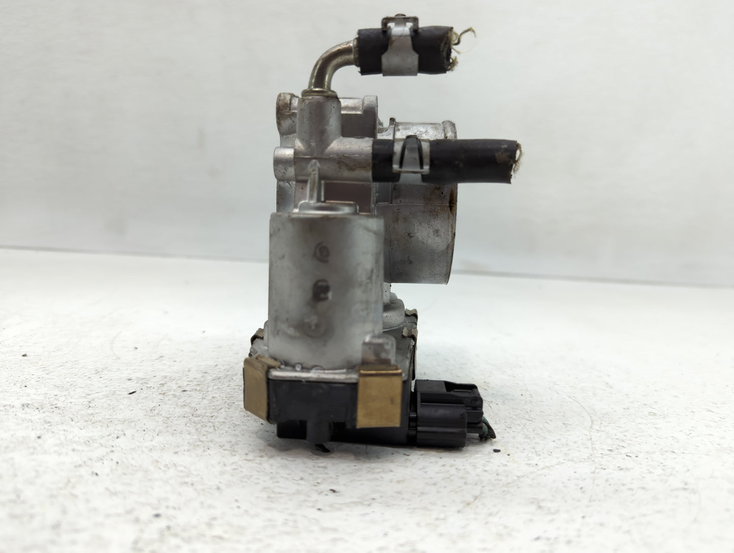 2017-2020 Infiniti Q60 Throttle Body P/N:RME60 52 Fits Fits 2016 2017 2018 2019 2020 OEM Used Auto Parts - Oemusedautoparts1