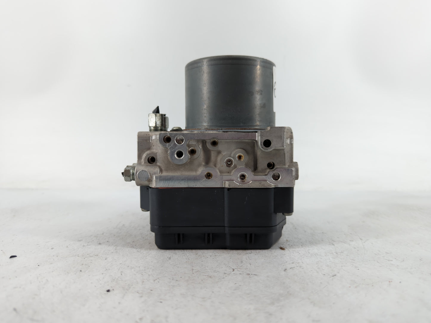 2018-2020 Infiniti Q60 ABS Pump Control Module Replacement P/N:47660 5CH0A 133230-7241 Fits Fits 2018 2019 2020 OEM Used Aut