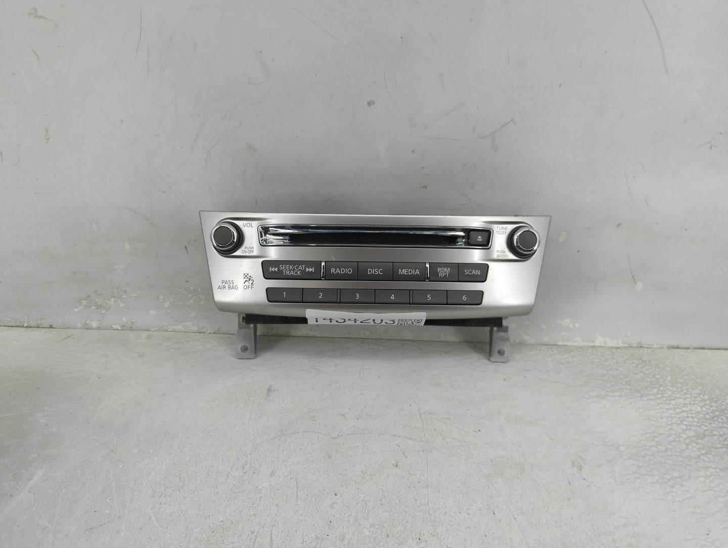2018-2019 Infiniti Q70 Radio Control Panel Silver - Oemusedautoparts1.com