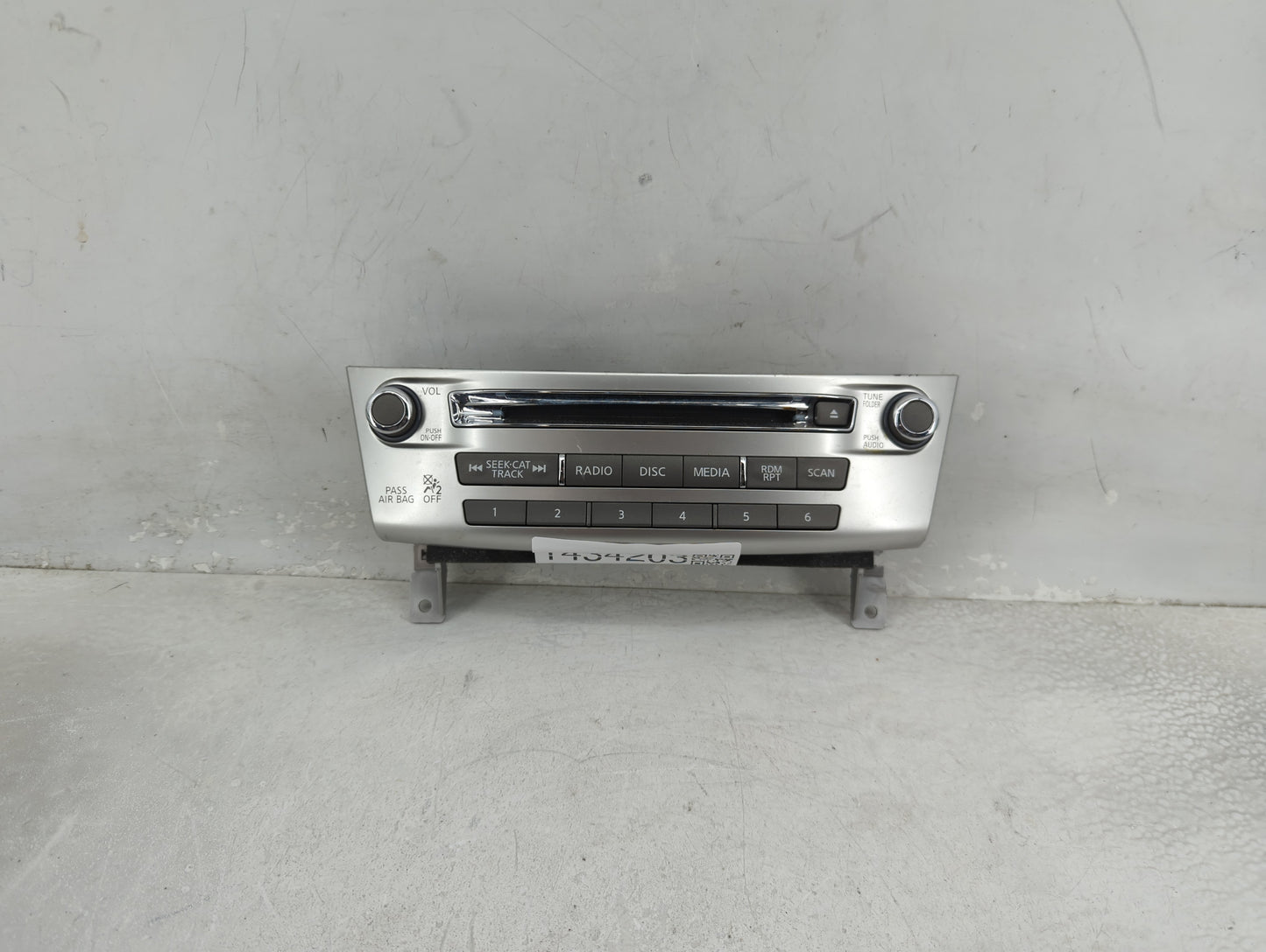 2018-2019 Infiniti Q70 Radio Control Panel Silver - Oemusedautoparts1.com