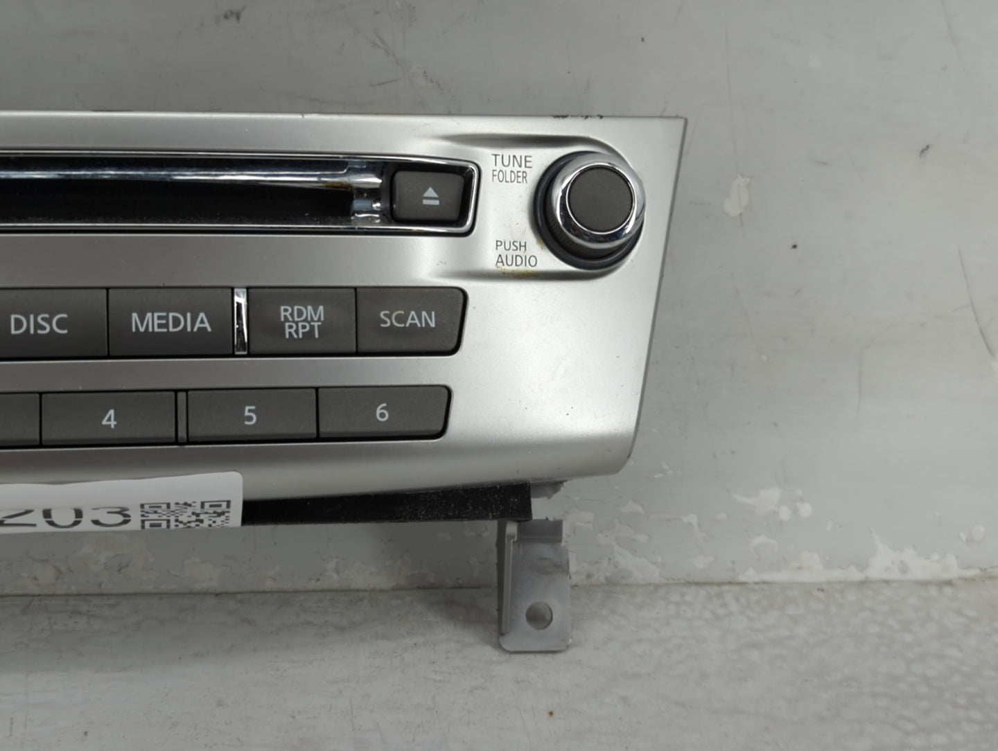 2018-2019 Infiniti Q70 Radio Control Panel Silver - Oemusedautoparts1.com