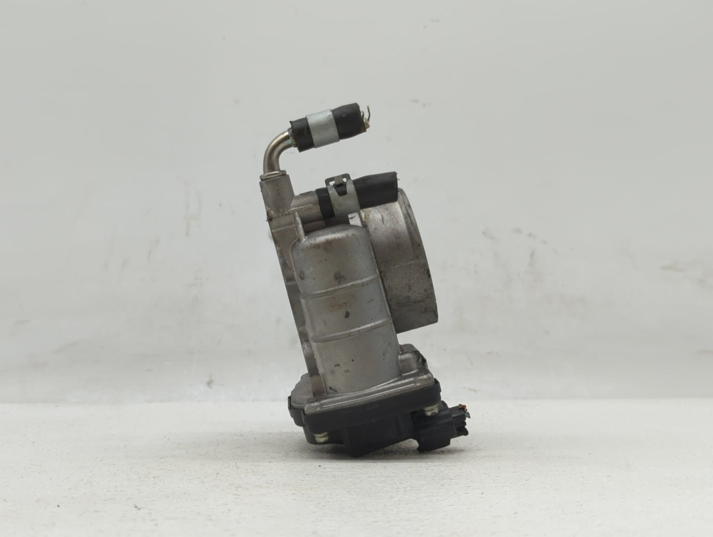 2014-2019 Infiniti Q70 Throttle Body P/N:RME60-21 RME60-12 Fits OEM Used Auto Parts - Oemusedautoparts1.com