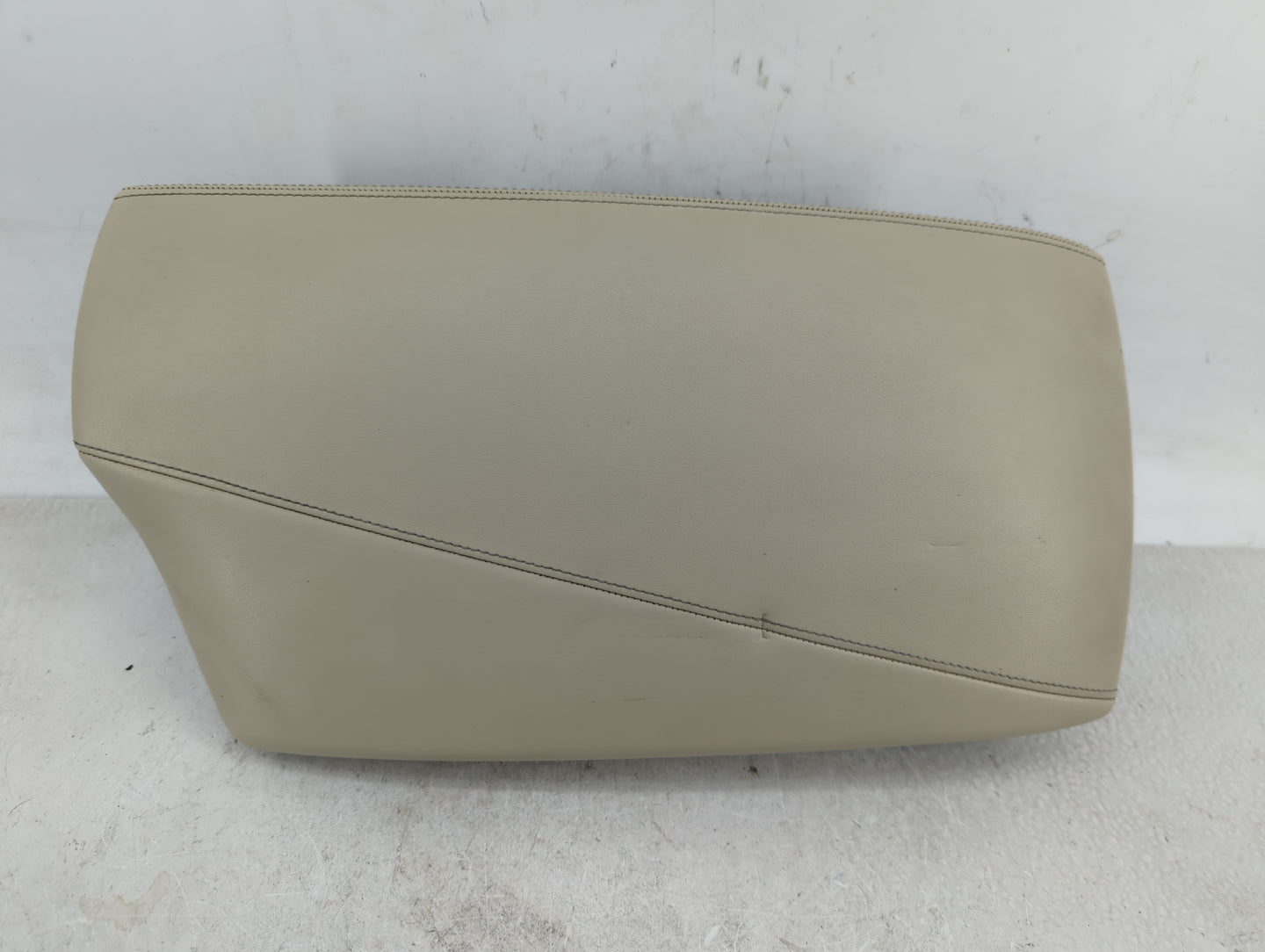 2019 Infiniti Qx50 Center Console Armrest Cover Lid P/N:1841006X Fits OEM Used Auto Parts - Oemusedautoparts1.com