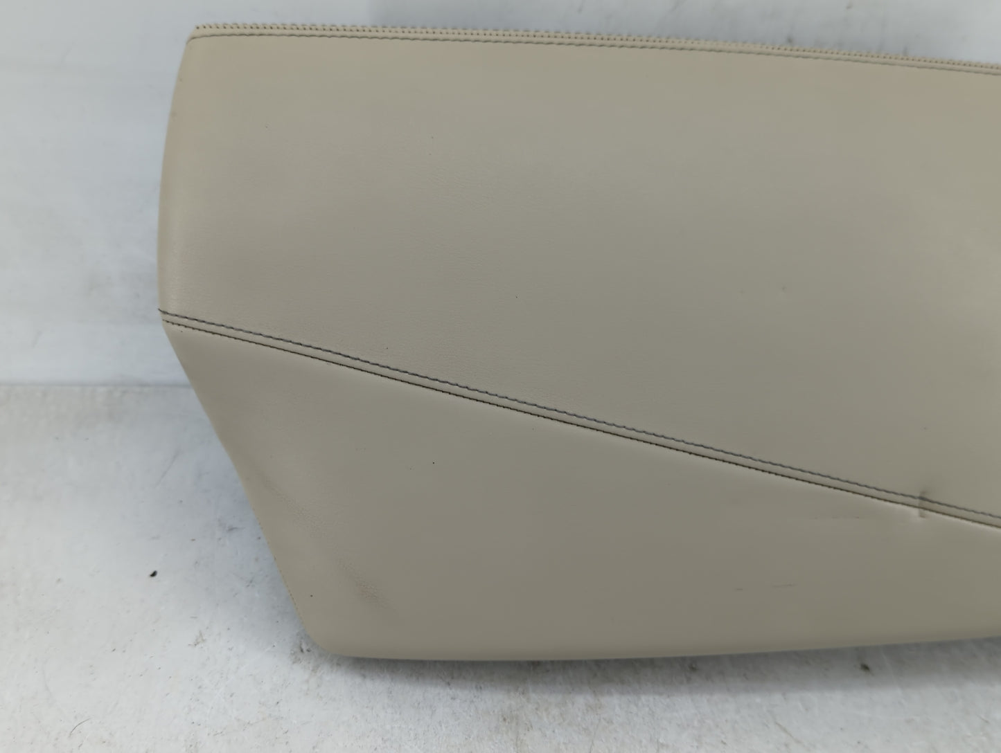 2019 Infiniti Qx50 Center Console Armrest Cover Lid P/N:1841006X Fits OEM Used Auto Parts - Oemusedautoparts1.com