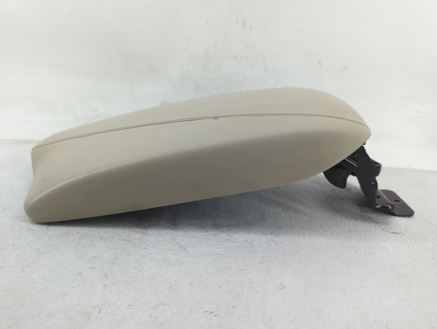 2019 Infiniti Qx50 Center Console Armrest Cover Lid P/N:1841006X Fits OEM Used Auto Parts - Oemusedautoparts1.com