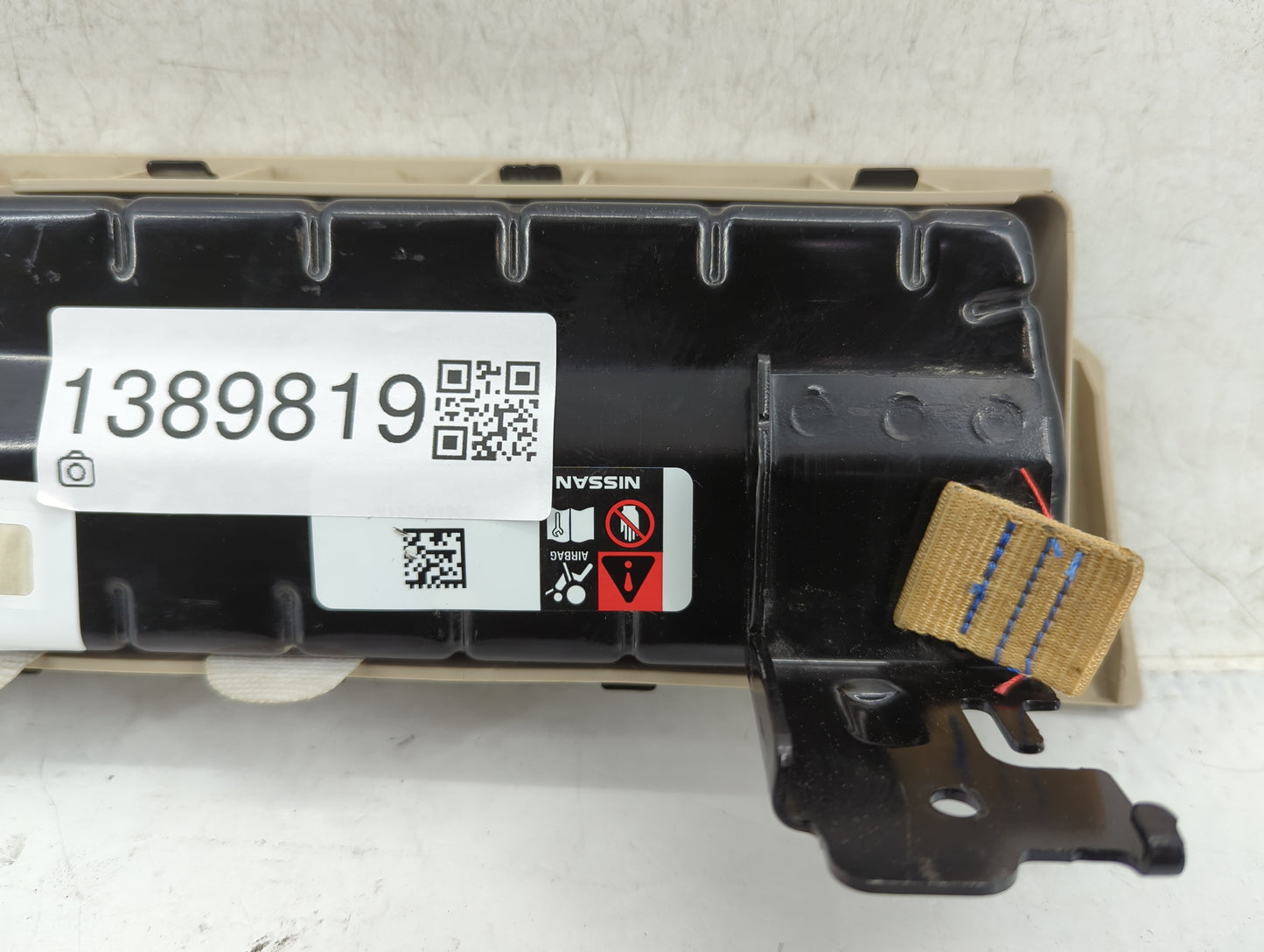 2019-2020 Infiniti Qx50 Air Bag Passenger Right Knee OEM Fits Fits 2019 2020 OEM Used Auto Parts - Oemusedautoparts1.com