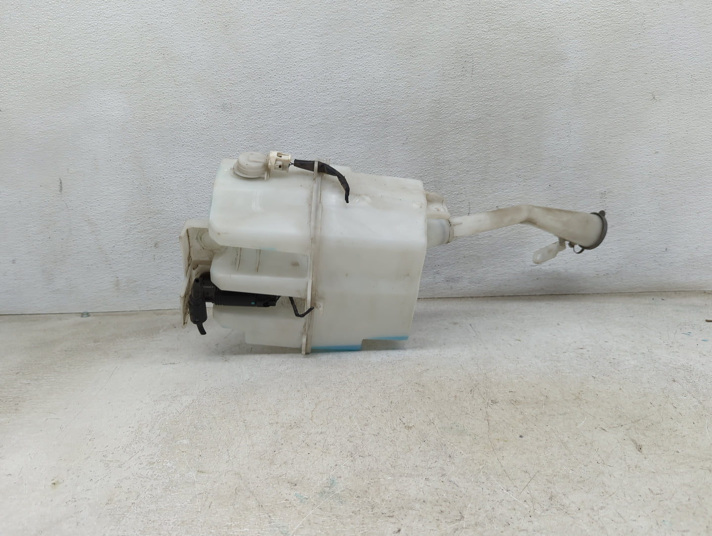 2019-2020 Infiniti Qx50 Windshield Washer Fluid Reservoir Bottle Oem 1473880 - Oemusedautoparts1.com