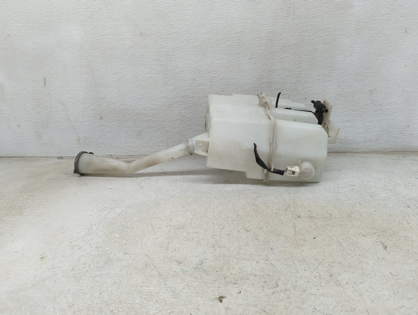 2019-2020 Infiniti Qx50 Windshield Washer Fluid Reservoir Bottle Oem 1473880 - Oemusedautoparts1.com