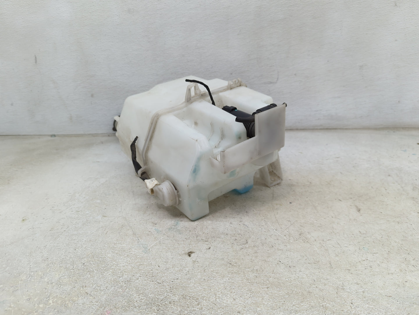 2019-2020 Infiniti Qx50 Windshield Washer Fluid Reservoir Bottle Oem 1473880 - Oemusedautoparts1.com