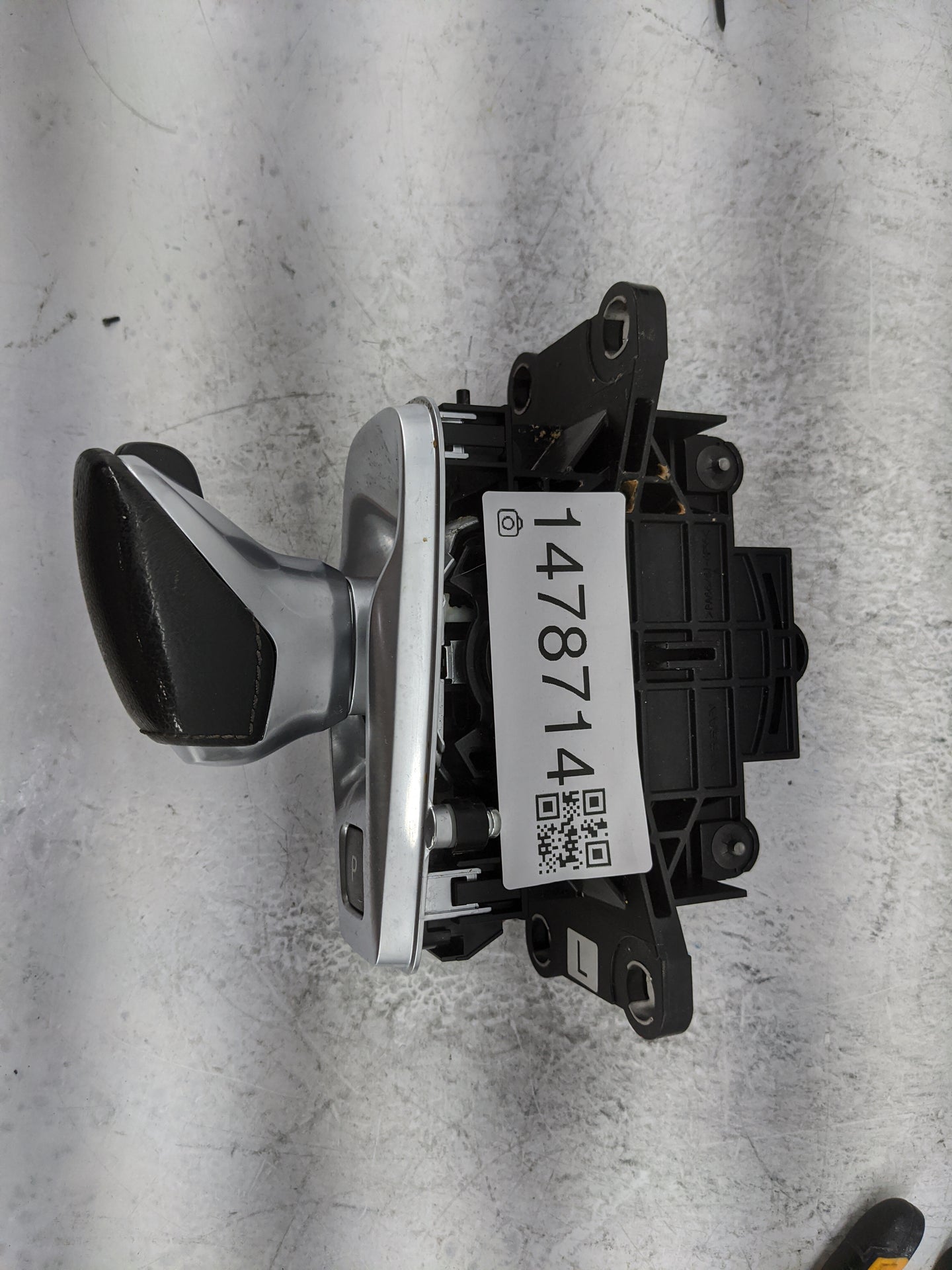 2019 Infiniti Qx50 Floor Console Assembly Shifter - Oemusedautoparts1.com