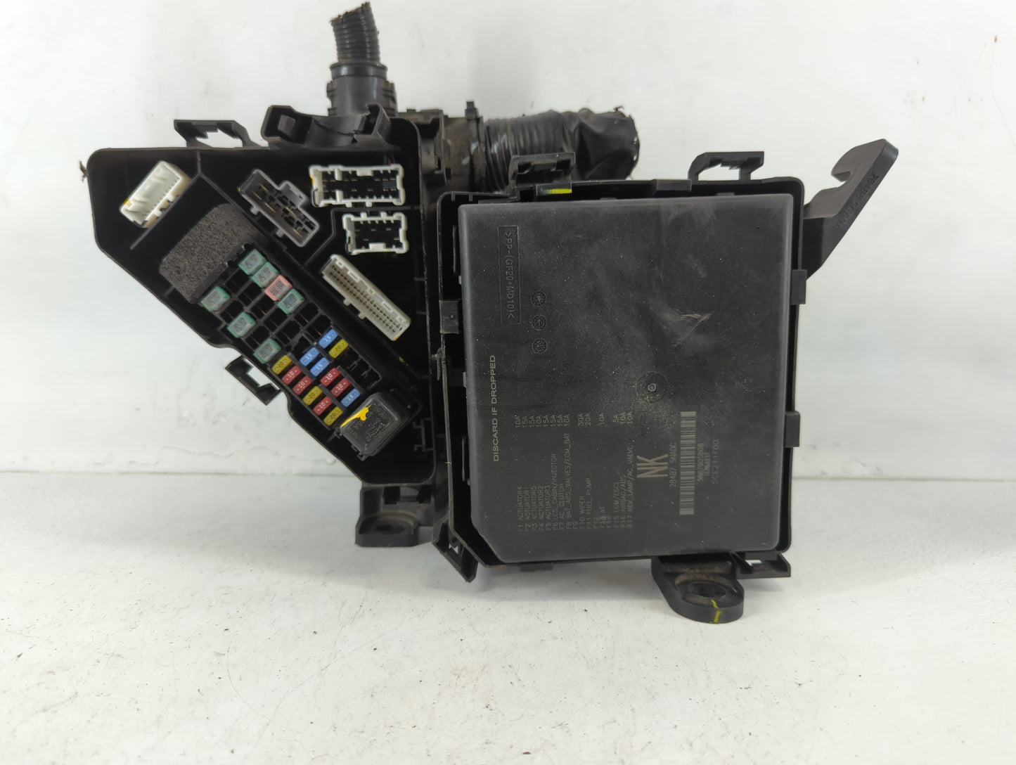 2019-2020 Infiniti Qx50 Fusebox Fuse Box Panel Relay Module P/N:3867905808 284B7 5NA0C Fits Fits 2019 2020 OEM Used Auto Par