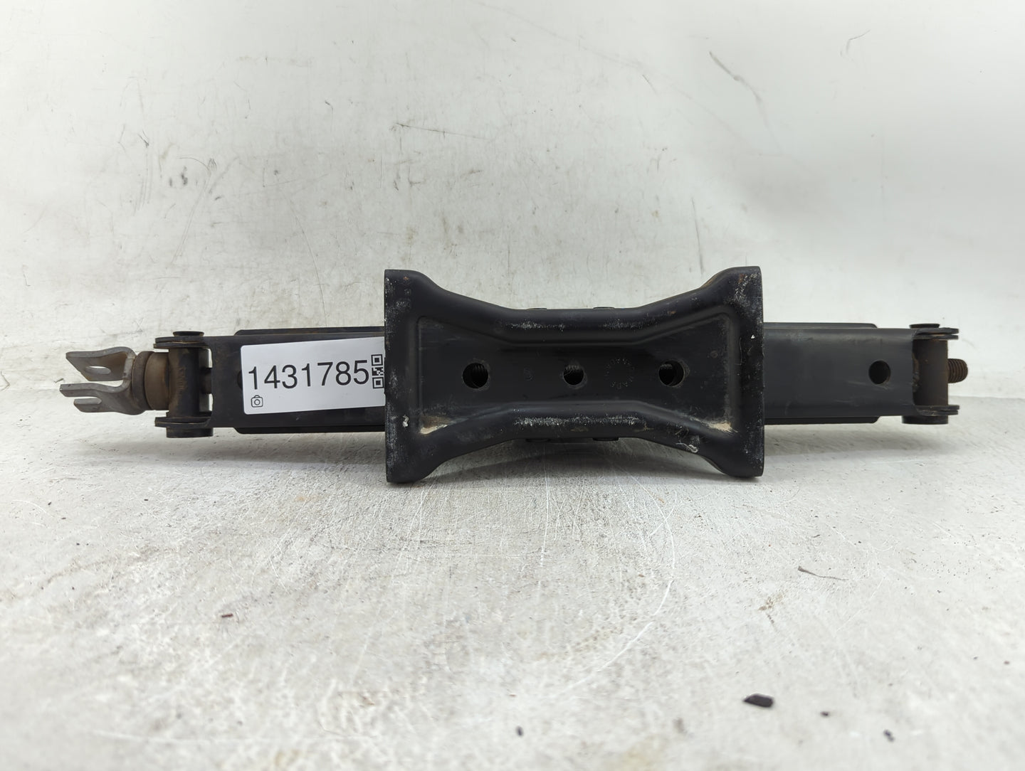 2019 Infiniti Qx60 Spare Scissor Car Jack 1431785 - Oemusedautoparts1.com