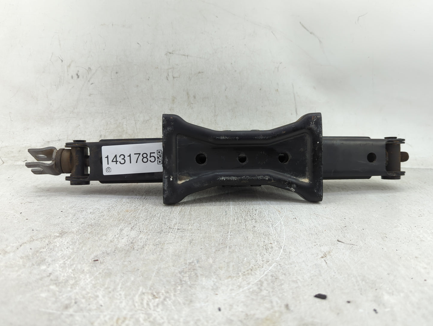 2019 Infiniti Qx60 Spare Scissor Car Jack 1431785 - Oemusedautoparts1.com