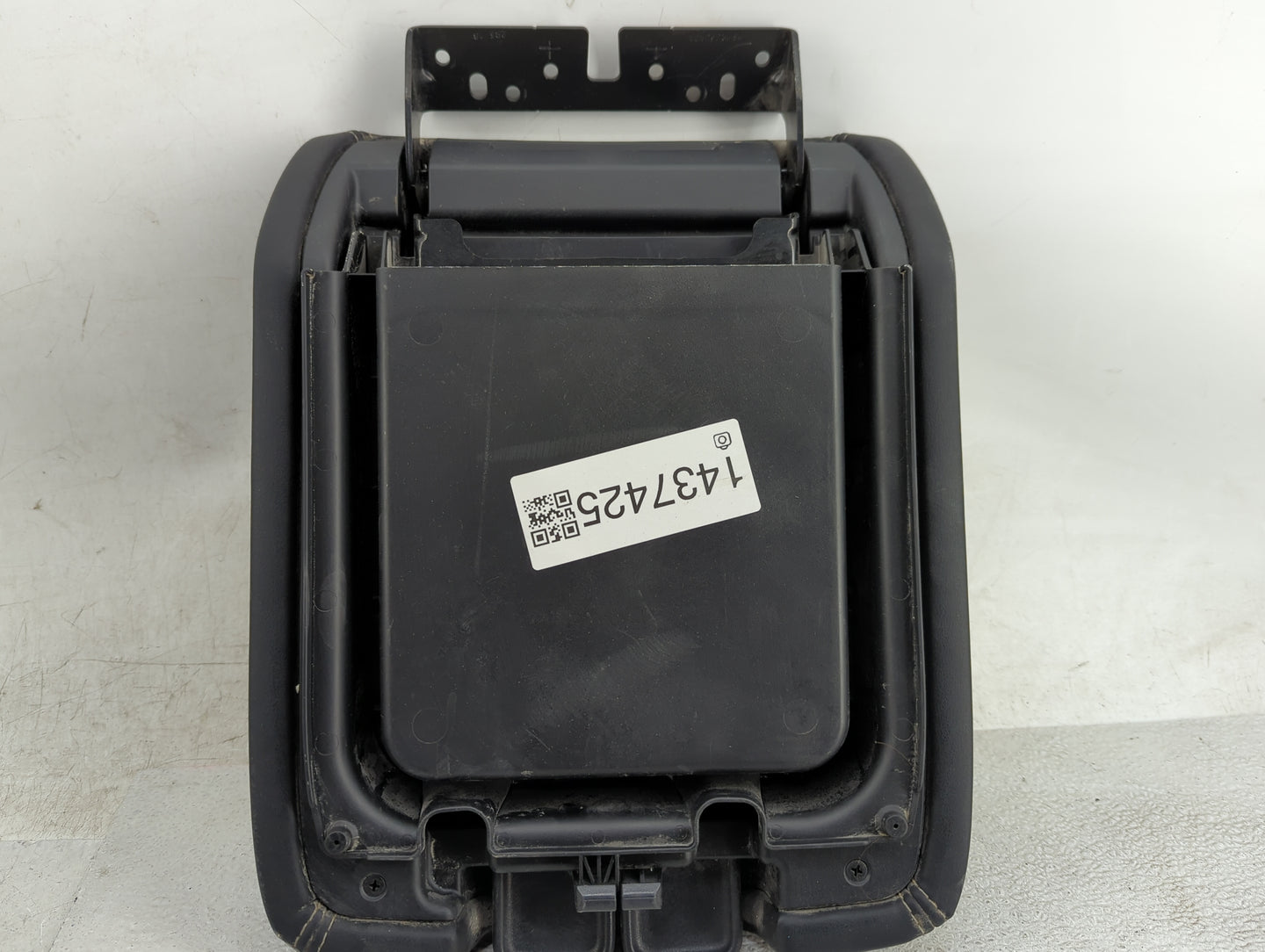 2019 Infiniti Qx60 Center Console Armrest Cover Lid Fits OEM Used Auto Parts - Oemusedautoparts1.com