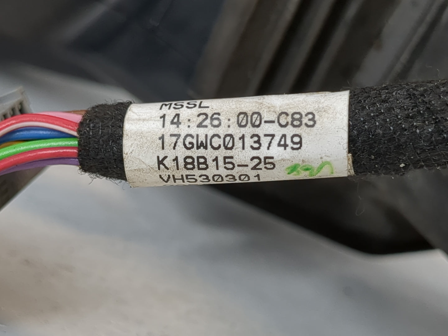 2018-2019 Jaguar E-Pace Side Mirror Replacement Driver Left View Door Mirror P/N:K18B15-25 Fits Fits 2018 2019 OEM Used Auto