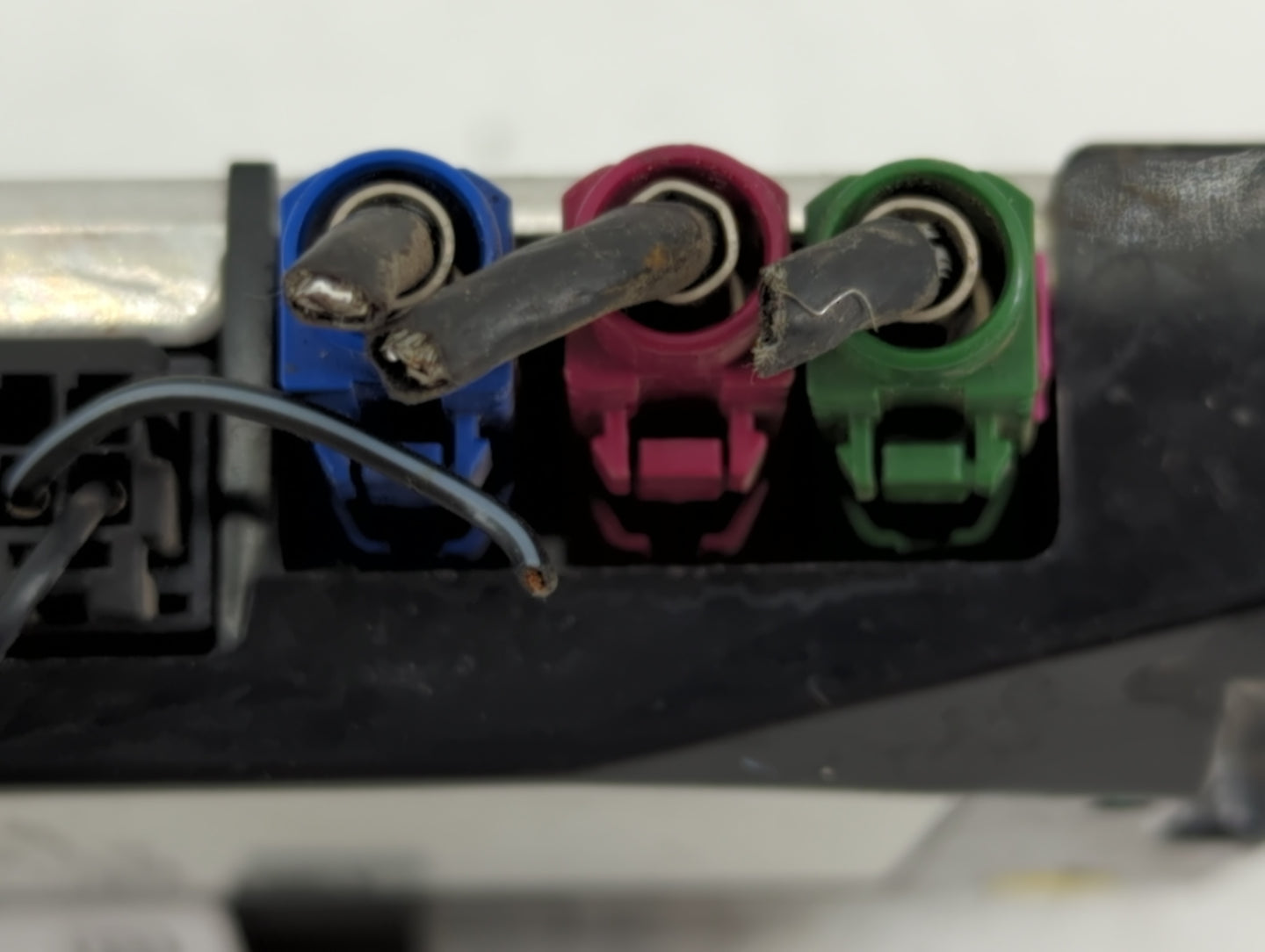 2018-2019 Jaguar E-Pace Radio AM FM Cd Player Receiver Replacement P/N:J9C3-70718-DP Fits Fits 2018 2019 OEM Used Auto Parts