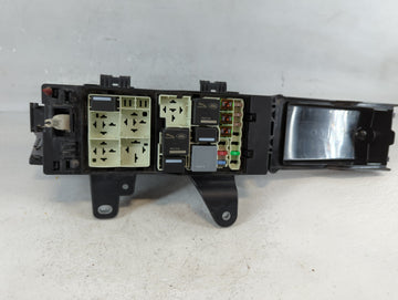 2019-2020 Jaguar F-Pace Fusebox Fuse Box Panel Relay Module P/N:GX73-14A076-AA Fits Fits 2019 2020 OEM Used Auto Parts